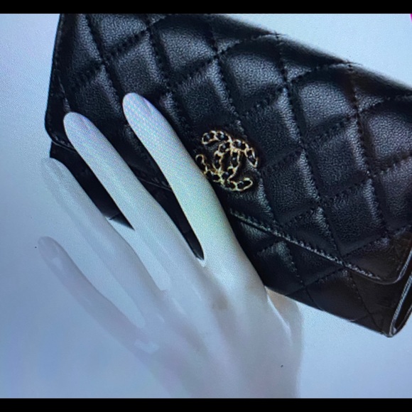 SOLD-Chanel wallet - Picture 2 of 4